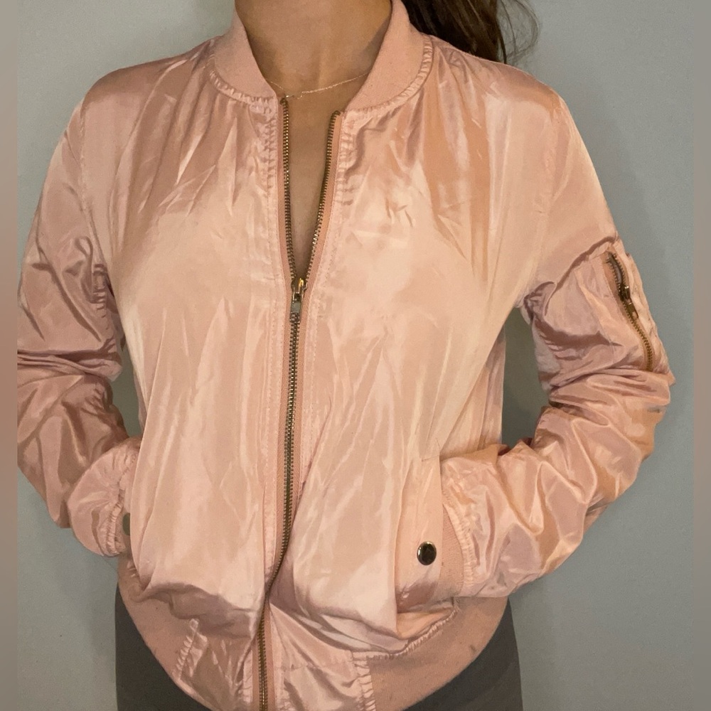 Small light pink polyester jacket
Wet seal
